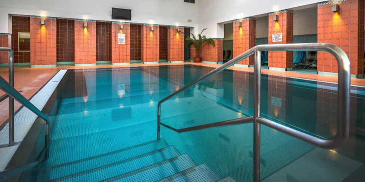 Relax v hotelu Aqua**: 10 nebo 21 léčebných procedur a termální bazény