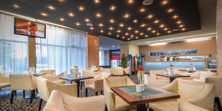 Relax v hotelu Aqua: vstup do aquaparku, plavecký bazén i polopenze