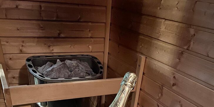 Dopřejte si relax: 90 nebo 120 min. v privátní finské sauně i se sektem pro 2 osoby