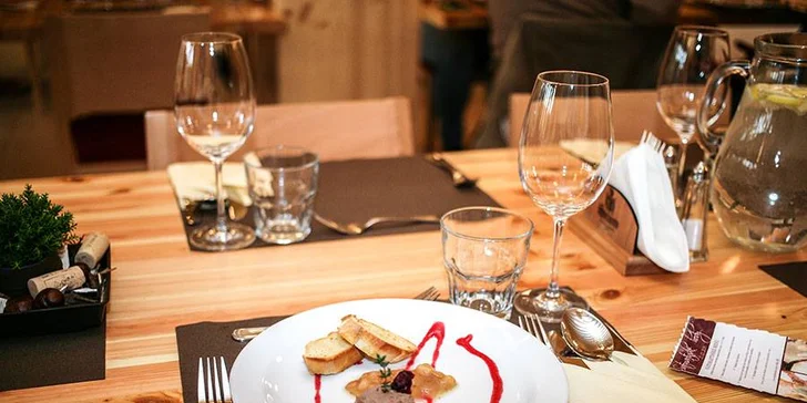 Menu o 4 chodech dle výběru pro dva: kachní paštika, houbový krém i pečené kachní stehno se zelím a knedlíkem