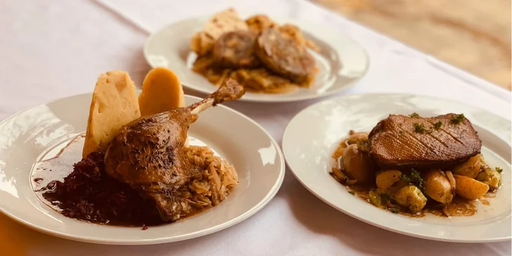 Menu o 4 chodech dle výběru pro dva: kachní paštika, houbový krém i pečené kachní stehno se zelím a knedlíkem