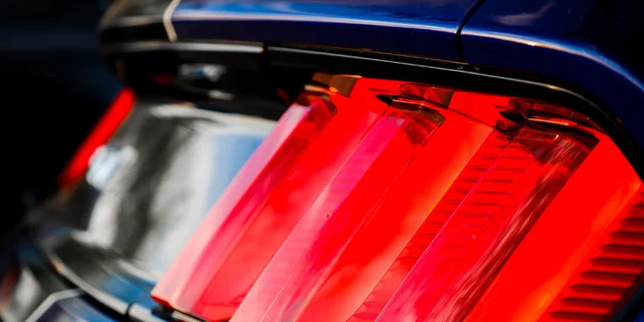 Ford Mustang GT 5.0, jeho burácivý osmiválec a vy: 30 či 60 minut za volantem nebo na sedadle spolujezdce