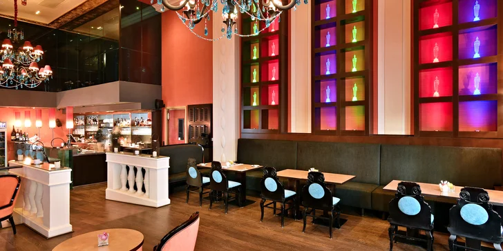 Káva, čaj nebo čokoláda podle výběru a dezert v Siddharta Café