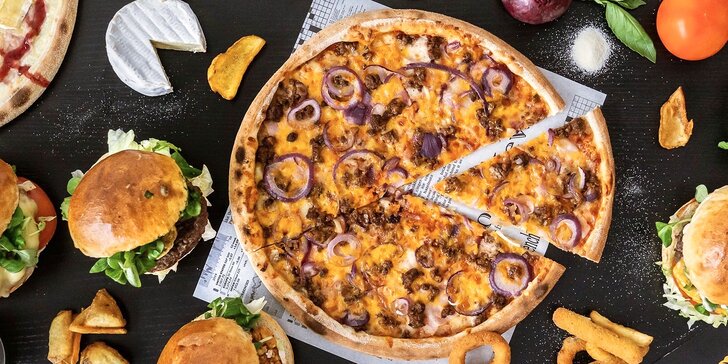 Klasická či speciální pizza, salát s kuřecím i burger z podniku Comics pizza