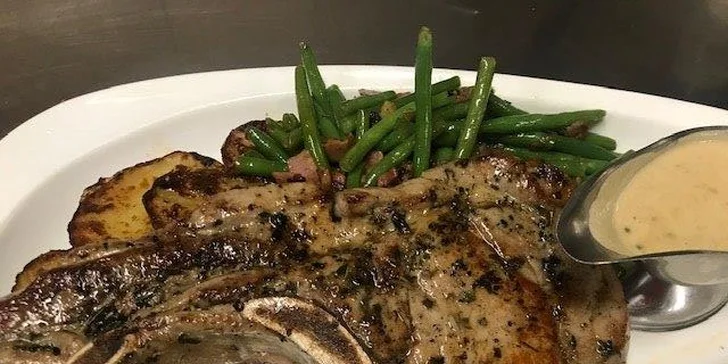 3chodové menu v centru Prahy: kuřecí prsíčka, vepřový steak i dezert