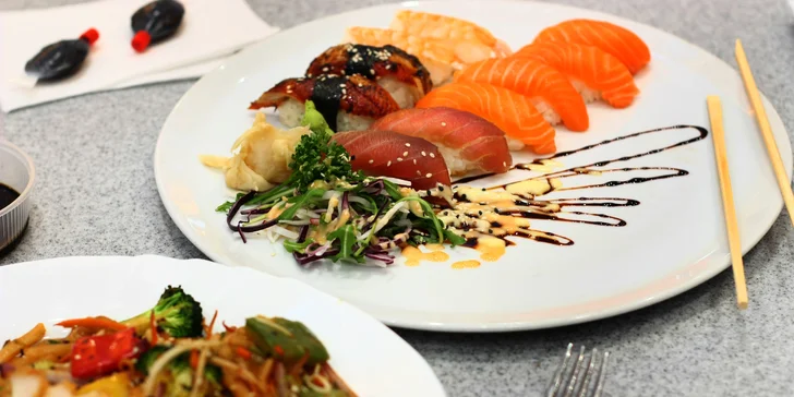 Parádní sushi sety: 10–52 ks rolek i se salátem, nudlemi či polévkami