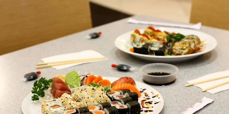 Parádní sushi sety: 10–52 ks rolek i se salátem, nudlemi či polévkami