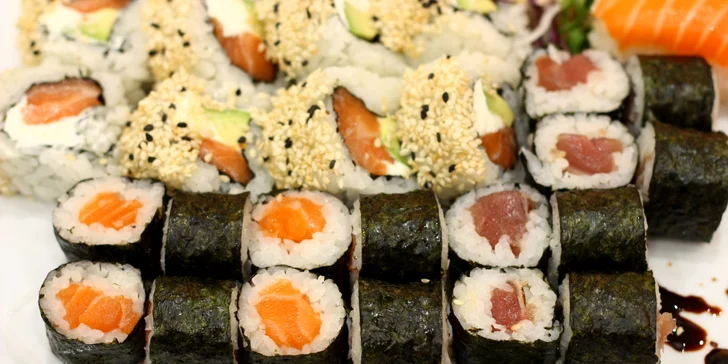 Parádní sushi sety: 10–52 ks rolek i se salátem, nudlemi či polévkami