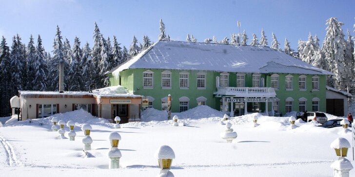 Pobyt nedaleko Božího Daru v hotelu s polopenzí, lyžováním a spoustou výletů