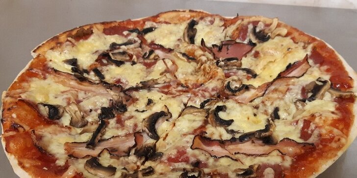 2× pizza o průměru 32 cm i s rozvozem: výběr z 11 druhů včetně šunkové, žampionové či brokolicové