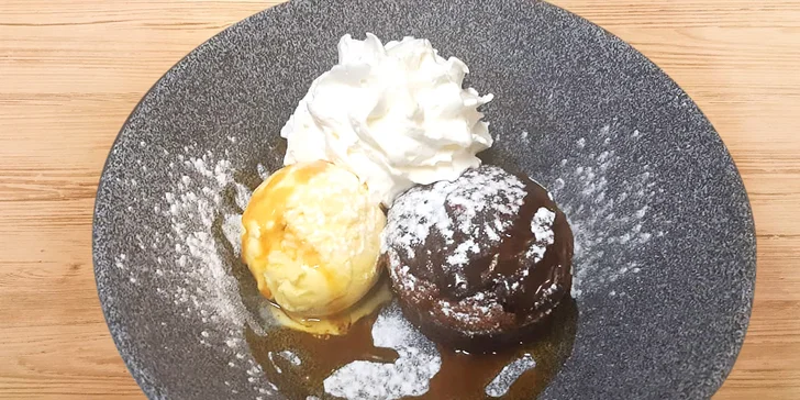 3chodové menu v centru Prahy: kuřecí prsíčka, vepřový steak i dezert