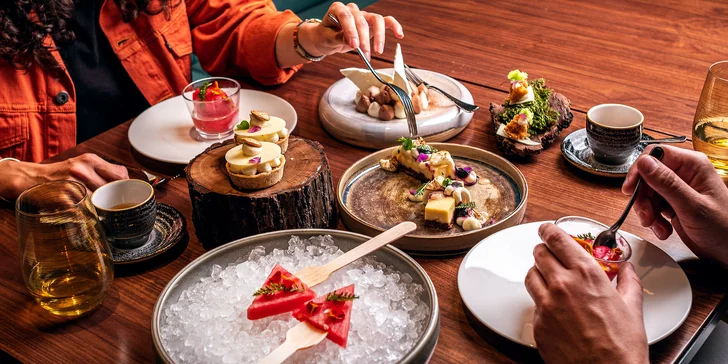 5chodové degustační menu pro dva v restauraci The Artisan. Nedělní odpoledne s českými lahůdkami