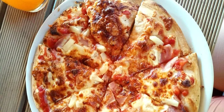 Zábava pro celou partu: 1 nebo 2 křupavé pizzy dle vašeho gusta a hodina bowlingu