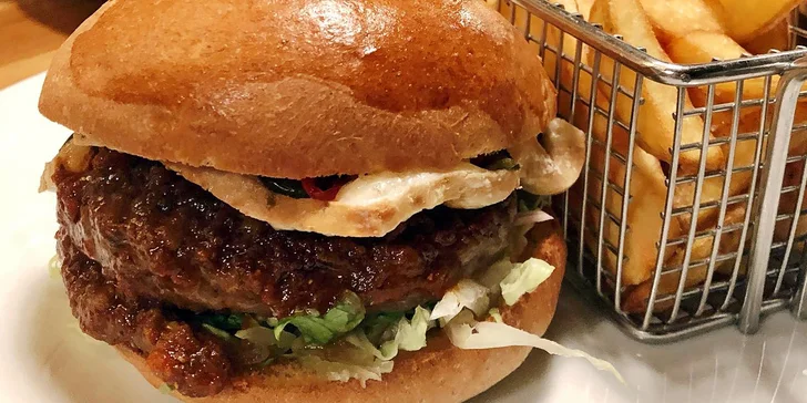 Burger menu dle výběru až pro 4 jedlíky či 1360g nálož - na místě i s sebou