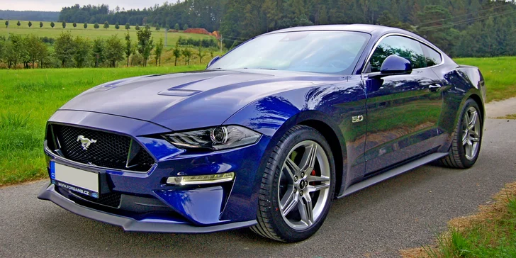 Ford Mustang GT 5.0, jeho burácivý osmiválec a vy: 30 či 60 minut za volantem nebo na sedadle spolujezdce