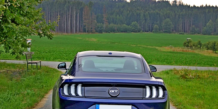 Ford Mustang GT 5.0, jeho burácivý osmiválec a vy: 30 či 60 minut za volantem nebo na sedadle spolujezdce