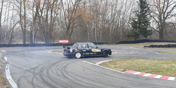 Základní kurz driftování: zapůjčení auta, teorie i praxe a služby instruktora