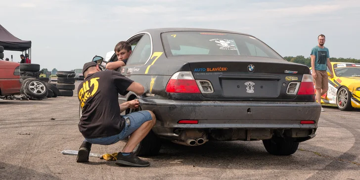 Základní kurz driftování: zapůjčení auta, teorie i praxe a služby instruktora