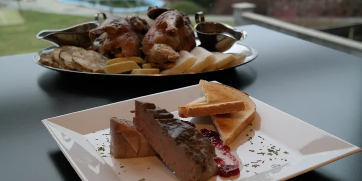 Jesenické menu pro dva: domácí paštika a půlka kachny se zelím a knedlíky