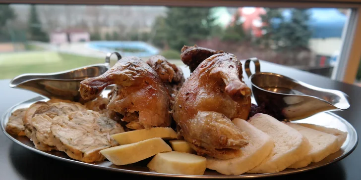 Jesenické menu pro dva: domácí paštika a půlka kachny se zelím a knedlíky