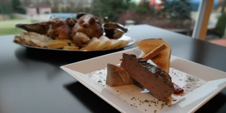 Jesenické menu pro dva: domácí paštika a půlka kachny se zelím a knedlíky