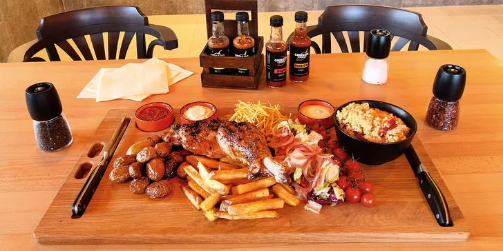 Hostina pro partu: prkno s 8 mini burgery, celou krůtou nebo 4 druhy tataráku a přílohy