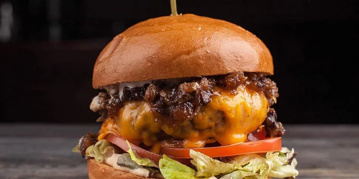 Bistro R: až 1000 Kč na burgery, quesadilly, hranolky, cibulové kroužky i dipy