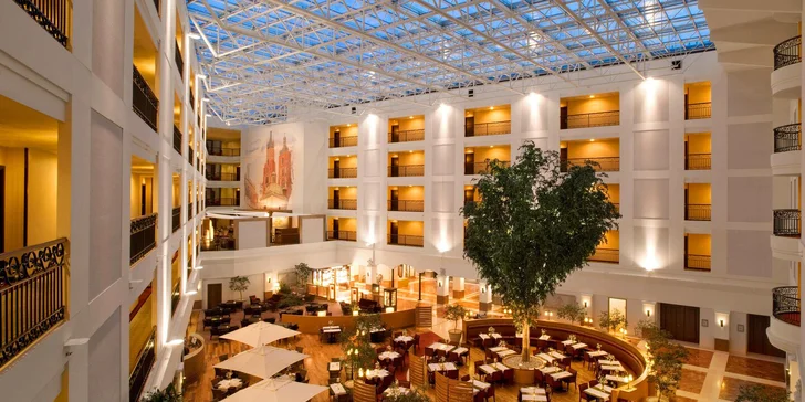 Pobyt v nádherném 5* hotelu Sheraton Grand Krakow: snídaně či polopenze a neomezený wellness