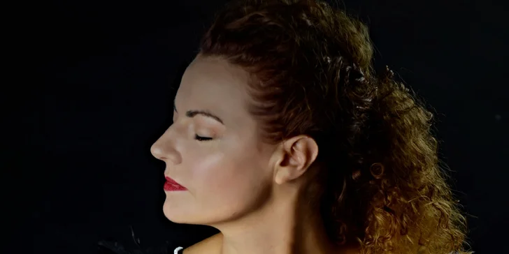 Proměna vizáže s focením v ateliéru, ve stylu glamour i pro těhotné