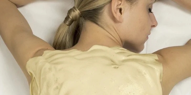 Celotělová exfoliace pěnou s exotickým kořením a ovocem pro detoxikaci i zeštíhlení