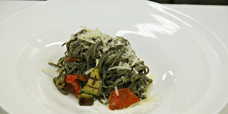 České a středomořské speciality: dárkový poukaz na celé menu restaurace včetně nápojů