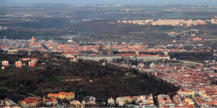 Let vrtulníkem: na výběr 323 měst po celé ČR či romantický let