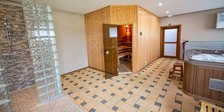2 hodiny privátního odpočinku pro pár: vířivka, sauna, ovoce, sekt i masáž