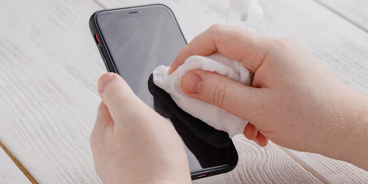 Čištění a dezinfekce iPhone: dezinfekce UV lampou i softwarová diagnostika