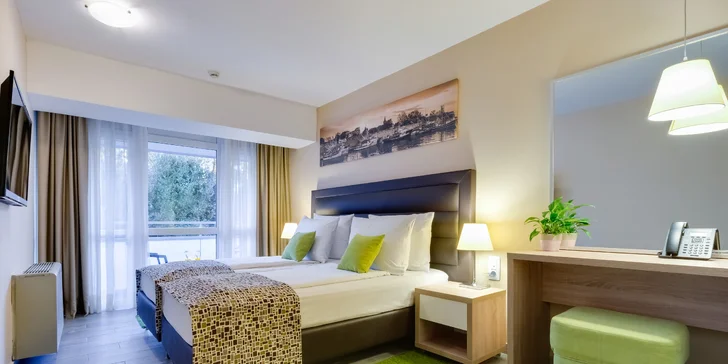 Chorvatské letovisko Petrčane: 4* hotel 50 metrů od pláže, s bazény a polopenzí