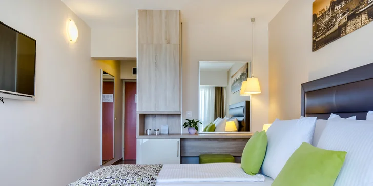 Chorvatské letovisko Petrčane: 4* hotel 50 metrů od pláže, s bazény a polopenzí