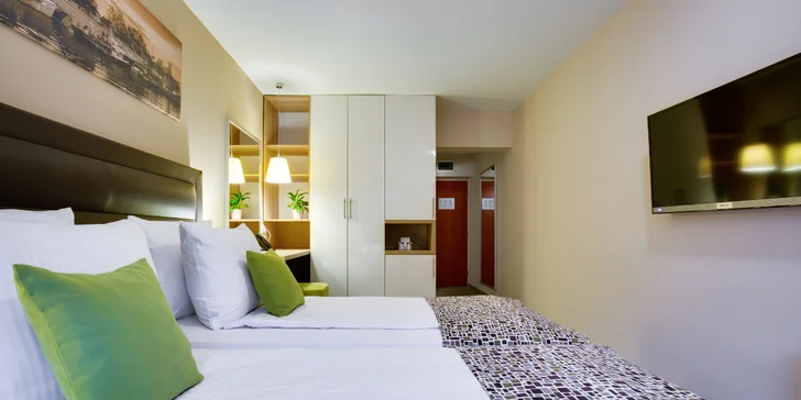 Chorvatské letovisko Petrčane: 4* hotel 50 metrů od pláže, s bazény a polopenzí