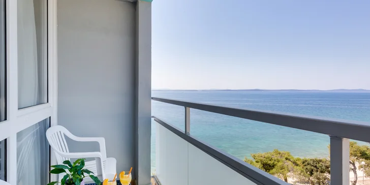 Chorvatské letovisko Petrčane: 4* hotel 50 metrů od pláže, s bazény a polopenzí