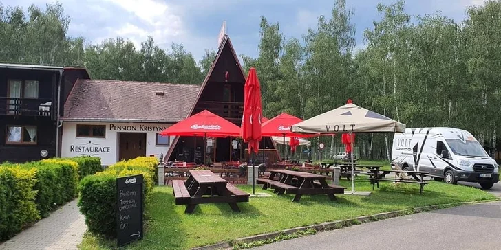 1 či 2 burger menu s hranolky, coleslawem a limonádou: odnos s sebou i rozvoz po Hrádku a okolí 15 km