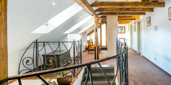 Pobyt v historickém centru Prahy: elegantní hotel se snídaní a lahev vína