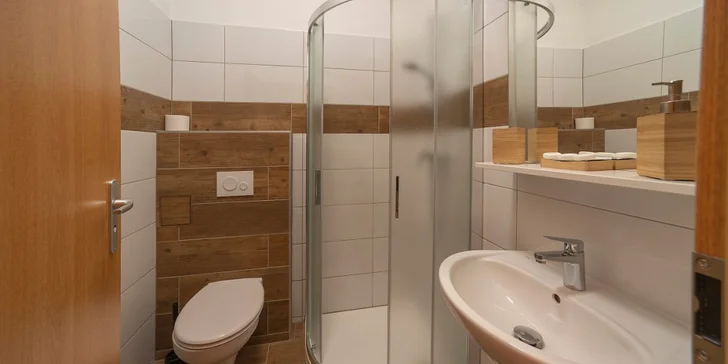 Oddech na Plzeňsku: nově zrekonstruovaný hotel, polopenze i vířivka na pokoji