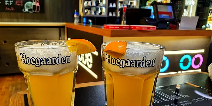 Vykutálená zábava až pro 8 osob: 1 nebo 2 hodiny bowlingu i s pivem či Cuba Libre