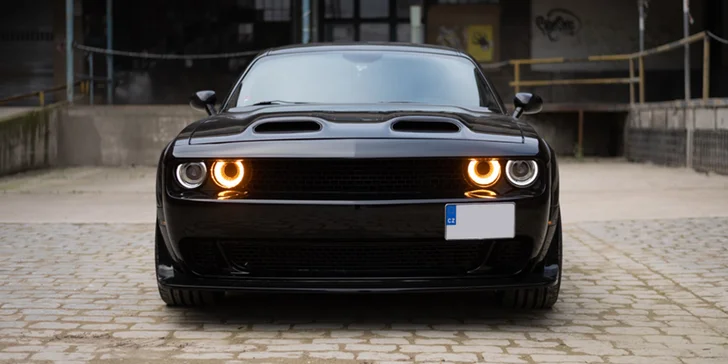 Zkroťte 900 koní pod kapotou: až 2 hodiny jízdy v nadupaném Dodge Challenger a Chevrolet Camaro SS