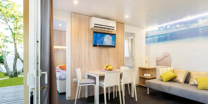 Resort na Istrii: krásné mobilní domky až pro 5 osob, klasické i nudistické pláže a bazén
