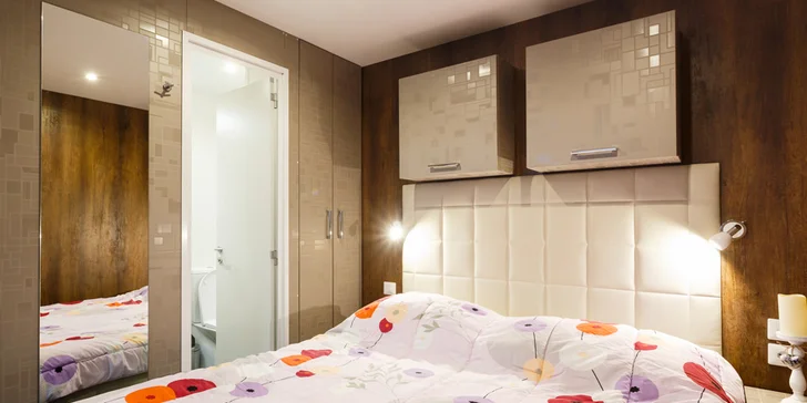 Resort na Istrii: krásné mobilní domky až pro 5 osob, klasické i nudistické pláže a bazén