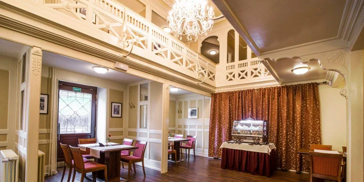 4* relax ve Varech: hotel u Mlýnské kolonády, jídlo a neomezený wellness