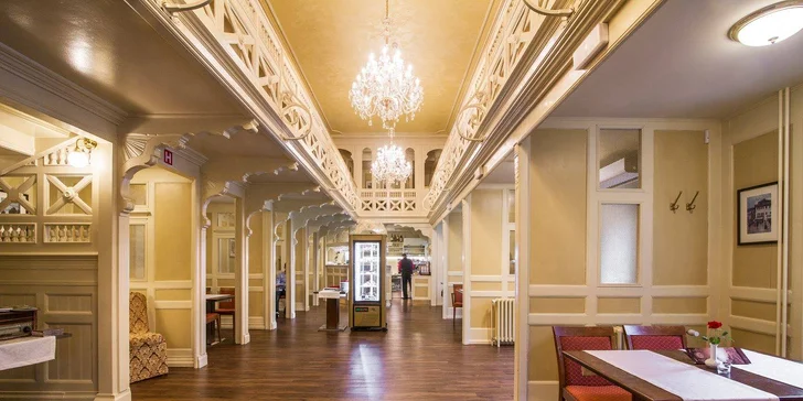 4* relax ve Varech: hotel u Mlýnské kolonády, jídlo a neomezený wellness