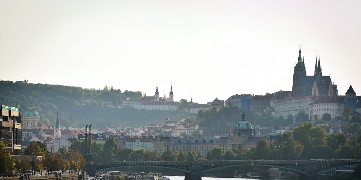 Velikonoce na Vltavě: vyhlídková plavba s živou hudbou a 4chodové menu