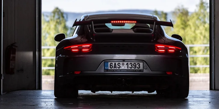 Spolujezdcem v Porsche GT3 na velkém okruhu v Mostě: 1–4 superrychlá kola vedle závodního řidiče