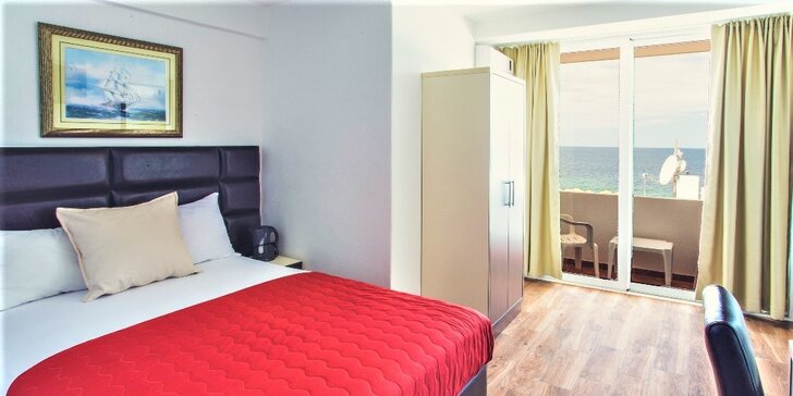 Černá Hora: vybavené apartmány i s balkonem a výhledem na moře, na pláž 10 metrů, bazén, polopenze